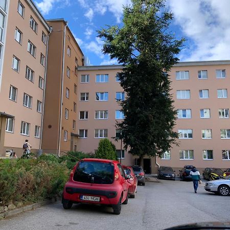 Riia 10, 2-Bedroom Apartment - 2 Big Beds 1 Extra Bed-Parking Free Тарту Екстер'єр фото