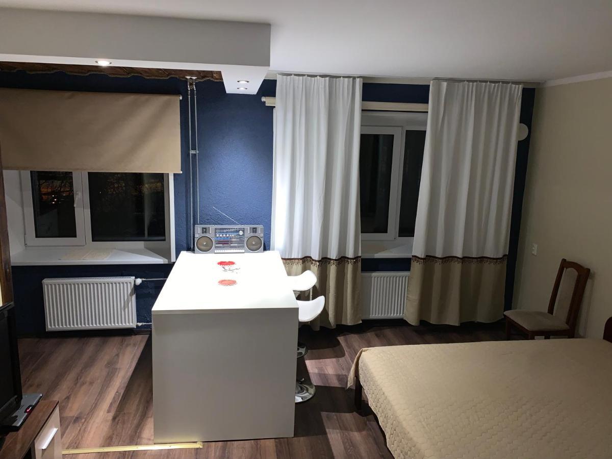 Riia 10, 2-Bedroom Apartment - 2 Big Beds 1 Extra Bed-Parking Free Тарту Екстер'єр фото