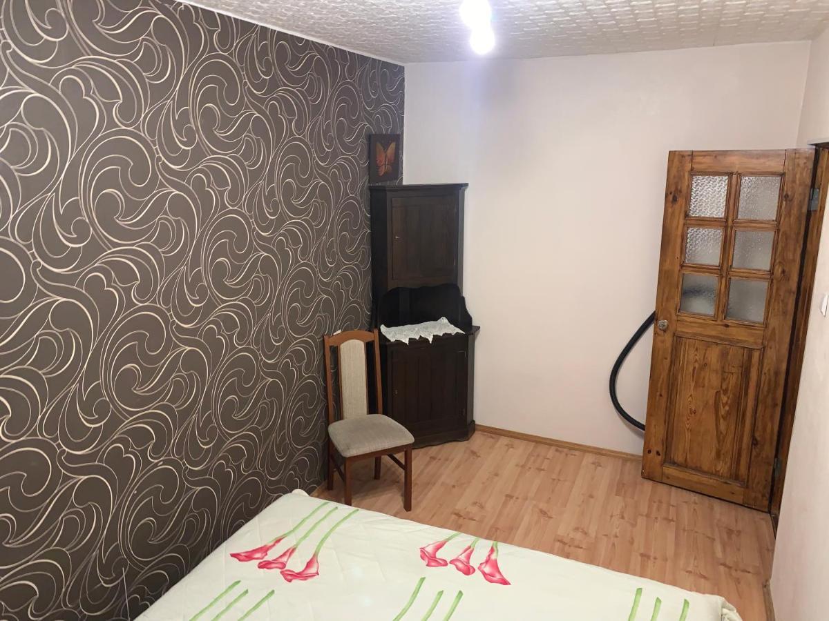 Riia 10, 2-Bedroom Apartment - 2 Big Beds 1 Extra Bed-Parking Free Тарту Екстер'єр фото