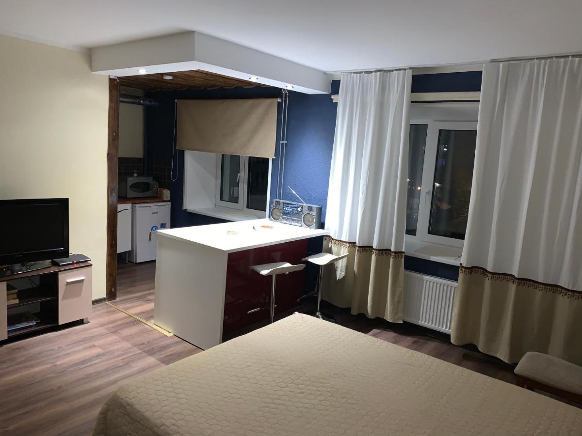 Riia 10, 2-Bedroom Apartment - 2 Big Beds 1 Extra Bed-Parking Free Тарту Екстер'єр фото