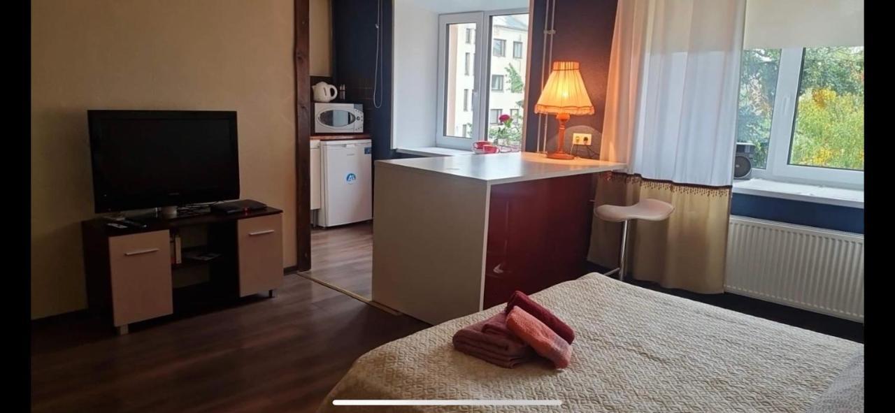 Riia 10, 2-Bedroom Apartment - 2 Big Beds 1 Extra Bed-Parking Free Тарту Екстер'єр фото