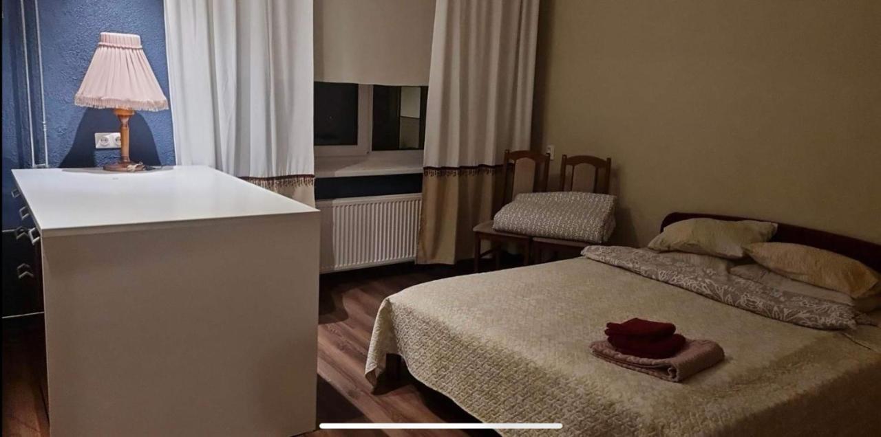 Riia 10, 2-Bedroom Apartment - 2 Big Beds 1 Extra Bed-Parking Free Тарту Екстер'єр фото