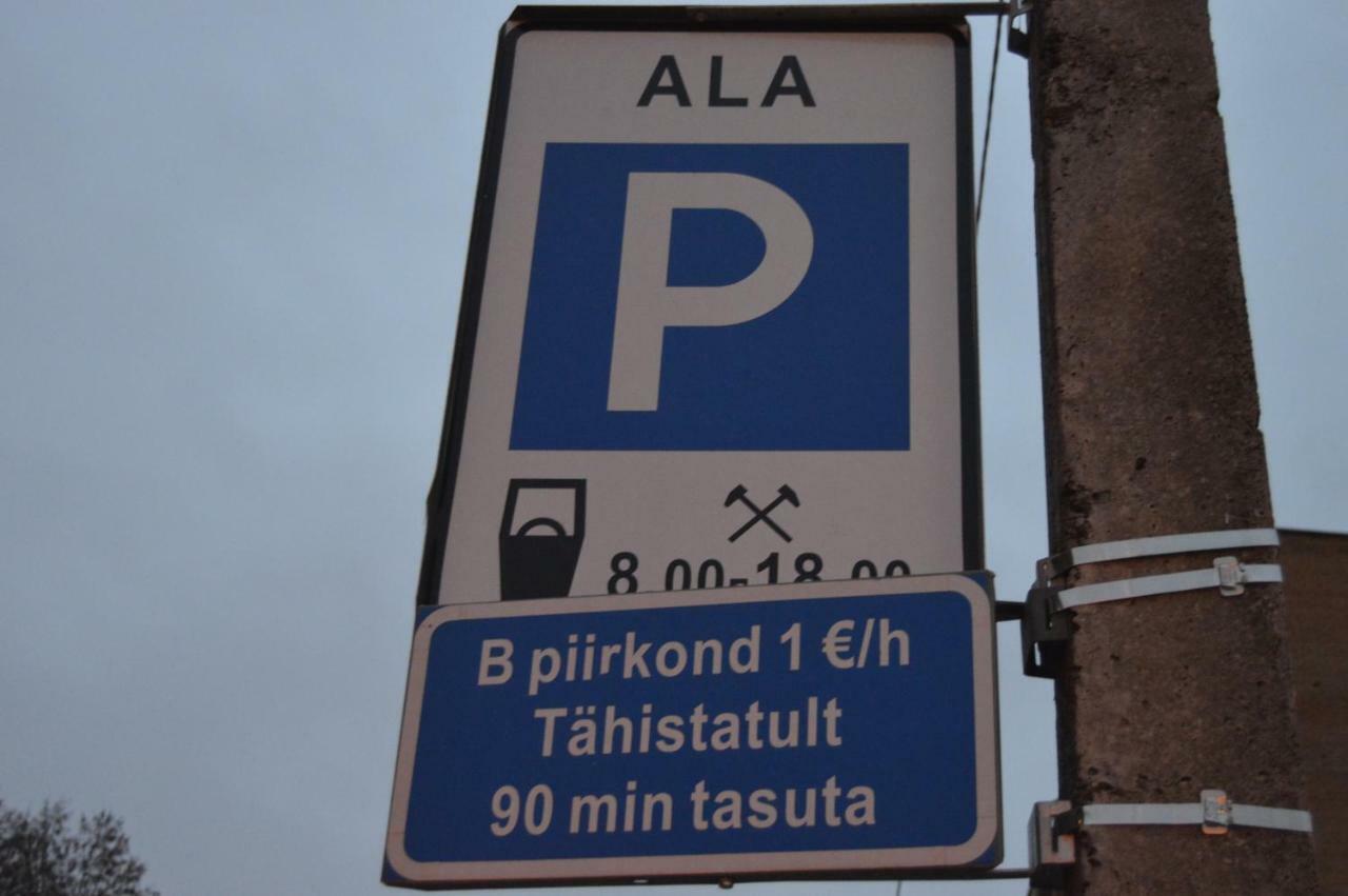 Riia 10, 2-Bedroom Apartment - 2 Big Beds 1 Extra Bed-Parking Free Тарту Екстер'єр фото